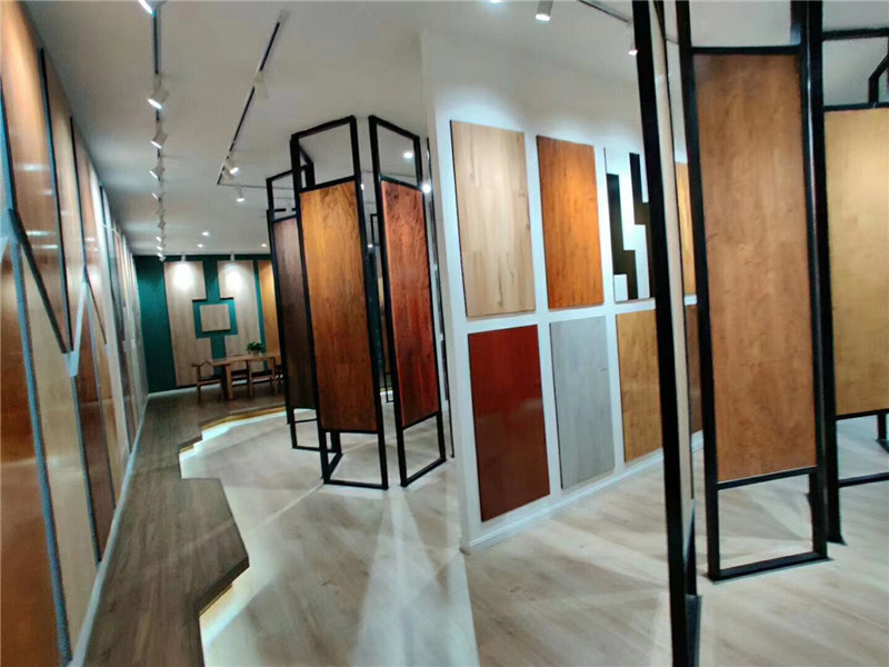 康威木业地板展示区.jpg